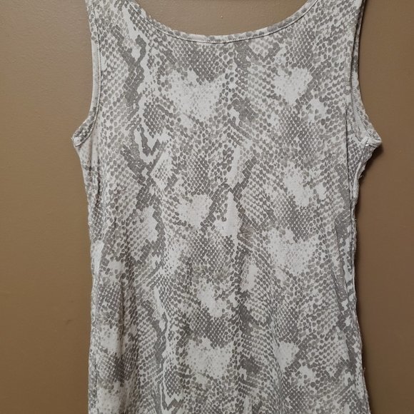 2 Old Navy Women's Size Large Tops - Light Brown and Blue - Pre-Owned - Picture 4 of 7